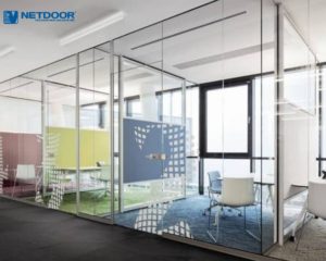 Vách kính cường lực mang đến sự an toàn, thẩm mỹ cao