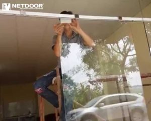 Chỉnh kẹp góc giúp khắc phục cửa kính bị xệ hiệu quả