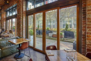 cửa nhôm kính thủy lực