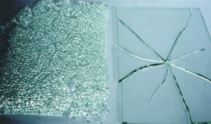 Mảnh vỡ kính thường và kính cường lực